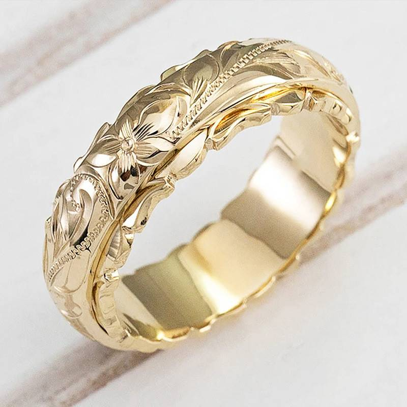 Vintage gold ring with natural pattern