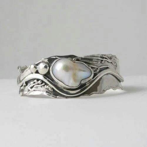 Vintage White Stone SIlver Wavy Ring