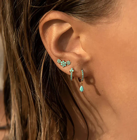 Earrings with turquoise and daisies