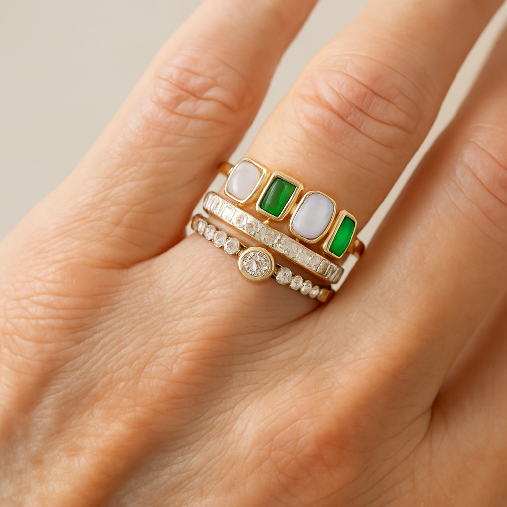 Ring set with white and green opal