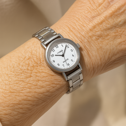 Luxurious Quartz Watch Featuring Stainless Steel Band