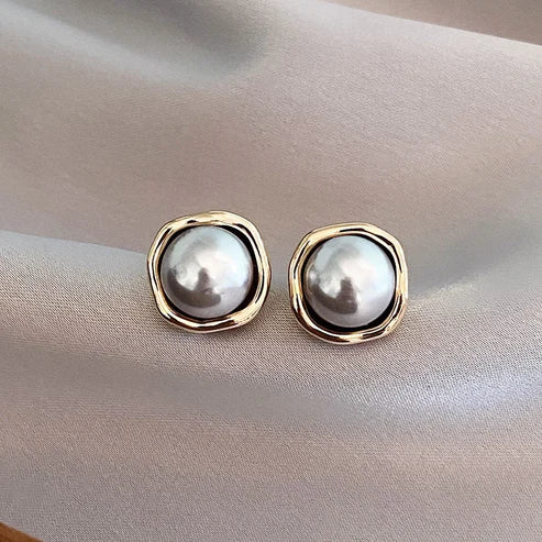 Isabel - Elegant vintage black pearl earrings